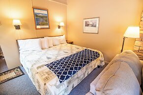 Castle Mountain Lodge