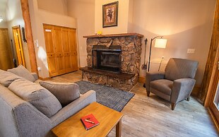 Castle Mountain Lodge