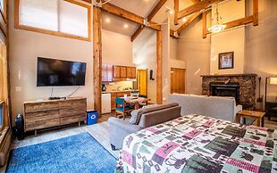 Castle Mountain Lodge
