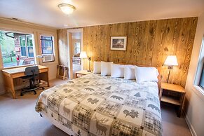 Castle Mountain Lodge