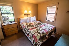 Castle Mountain Lodge