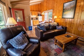 Castle Mountain Lodge