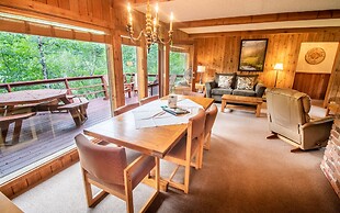 Castle Mountain Lodge