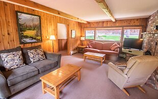 Castle Mountain Lodge