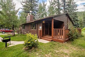 Castle Mountain Lodge