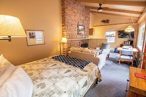 Castle Mountain Lodge