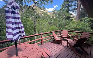 Castle Mountain Lodge