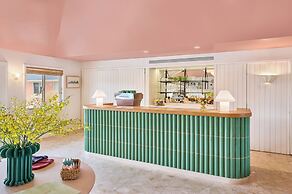 Silver Sands Motel & Beach Bungalows