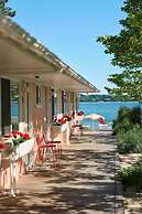 Silver Sands Motel & Beach Bungalows