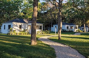 Silver Sands Motel & Beach Bungalows