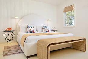 Silver Sands Motel & Beach Bungalows