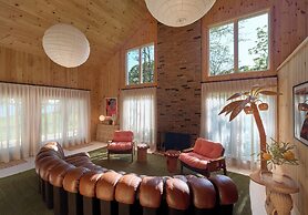 Silver Sands Motel & Beach Bungalows