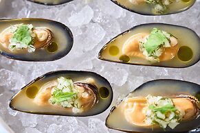 Silver Sands Motel & Beach Bungalows