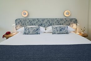 Silver Sands Motel & Beach Bungalows