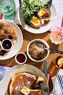 Silver Sands Motel & Beach Bungalows