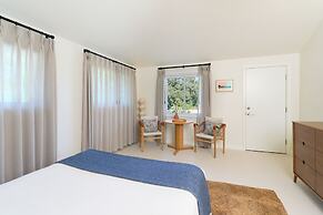 Silver Sands Motel & Beach Bungalows