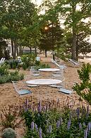 Silver Sands Motel & Beach Bungalows