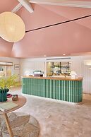 Silver Sands Motel & Beach Bungalows