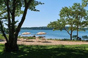 Silver Sands Motel & Beach Bungalows