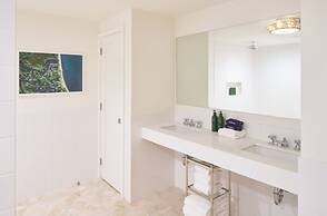 Silver Sands Motel & Beach Bungalows