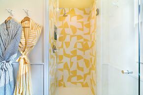 Silver Sands Motel & Beach Bungalows