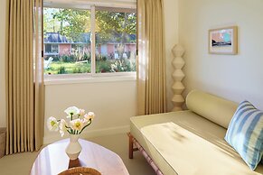 Silver Sands Motel & Beach Bungalows