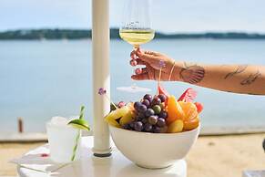 Silver Sands Motel & Beach Bungalows