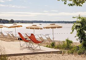 Silver Sands Motel & Beach Bungalows