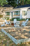 Silver Sands Motel & Beach Bungalows