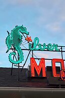 Silver Sands Motel & Beach Bungalows