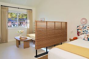 Silver Sands Motel & Beach Bungalows