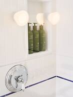 Silver Sands Motel & Beach Bungalows