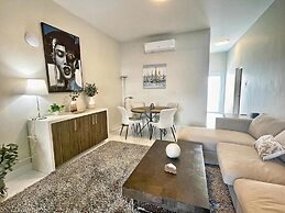 Breathtaking 3-Br Beachside Apt