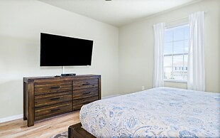 Bernie Pool Home 8 BED