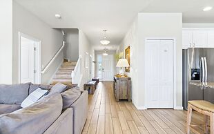 Bernie Pool Home 8 BED