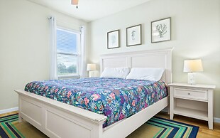 Bernie Pool Home 8 BED