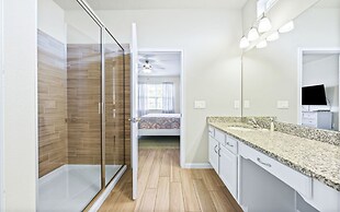 Bernie Pool Home 8 BED