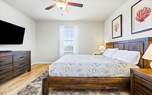 Bernie Pool Home 8 BED