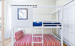 Bernie Pool Home 8 BED