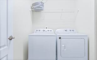 Bernie Pool Home 8 BED