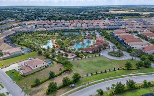 Bernie Pool Home 8 BED