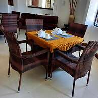 CaliTwapa Hotel & Restaurant