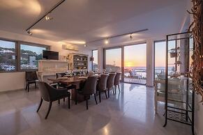 Icarus Luxury Beachfront Villa