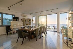 Icarus Luxury Beachfront Villa