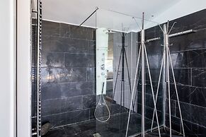 Icarus Luxury Beachfront Villa