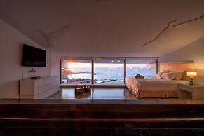 Icarus Luxury Beachfront Villa