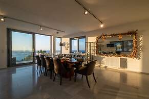 Icarus Luxury Beachfront Villa