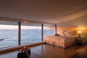 Icarus Luxury Beachfront Villa