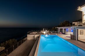 Icarus Luxury Beachfront Villa