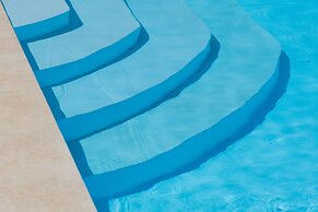 Icarus Luxury Beachfront Villa